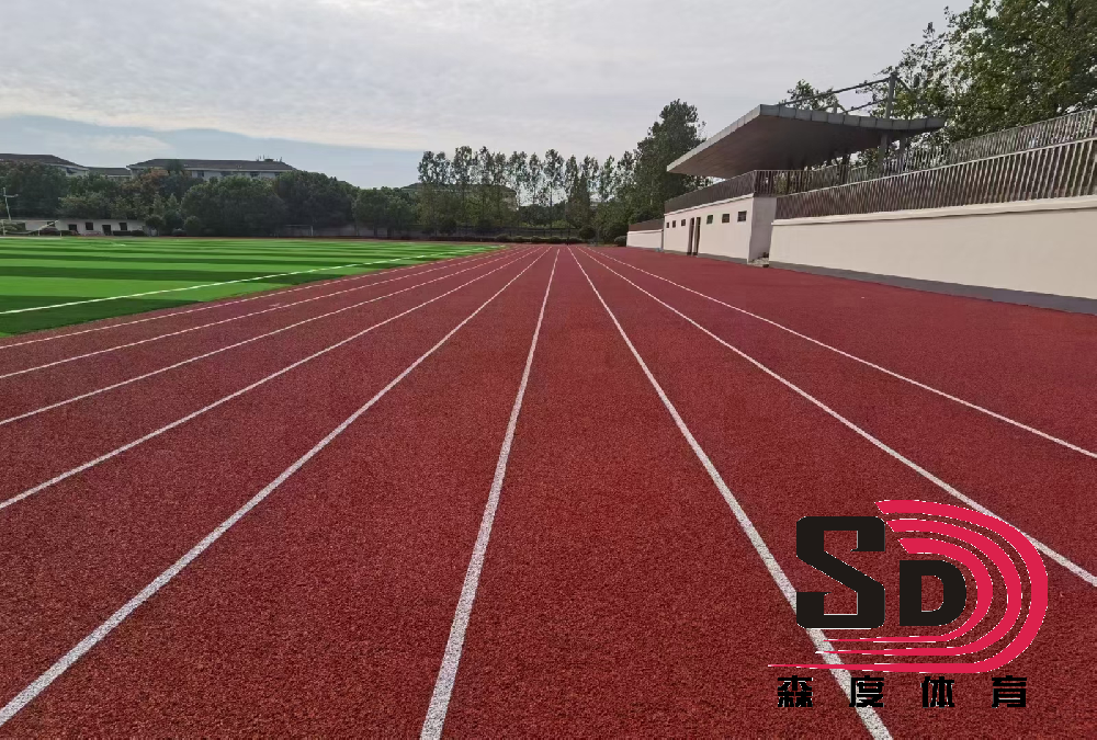 在天气条件恶劣的情况下如何维护塑胶跑道?